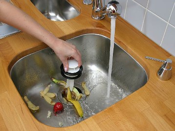 Работа измельчителя отходов